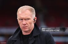 Скоулз ўғлини ўйлаб телевидениедан кетди